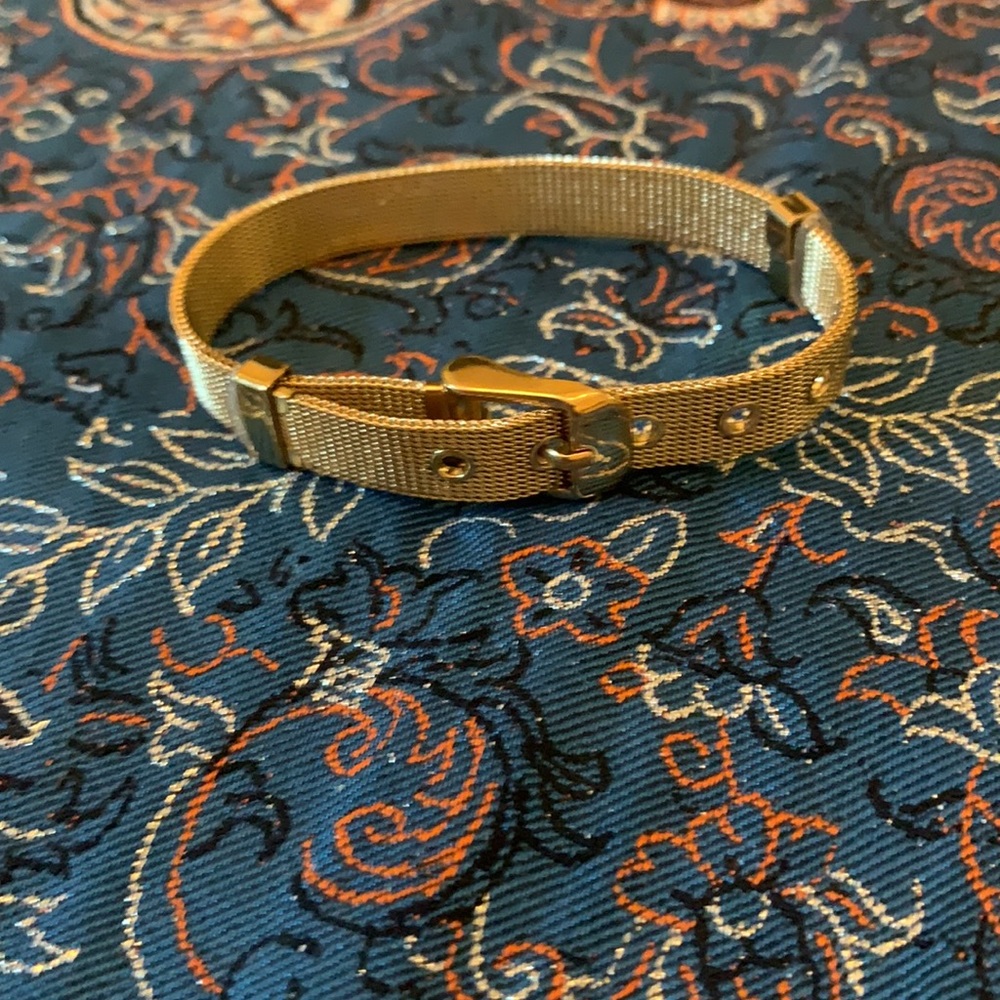 Bracelets 🌸🌸 - Picture 3 of 3
